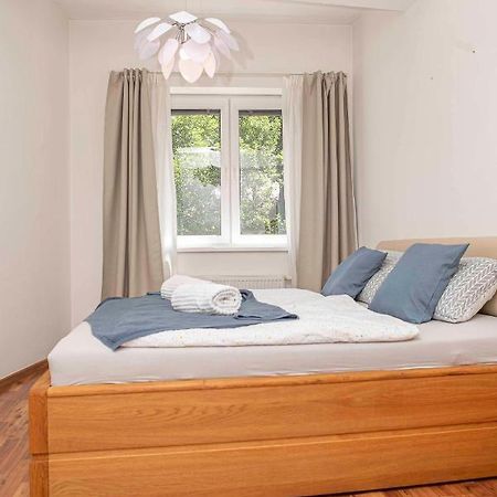 Castle View Apartment With Free Parking Bratislava Buitenkant foto