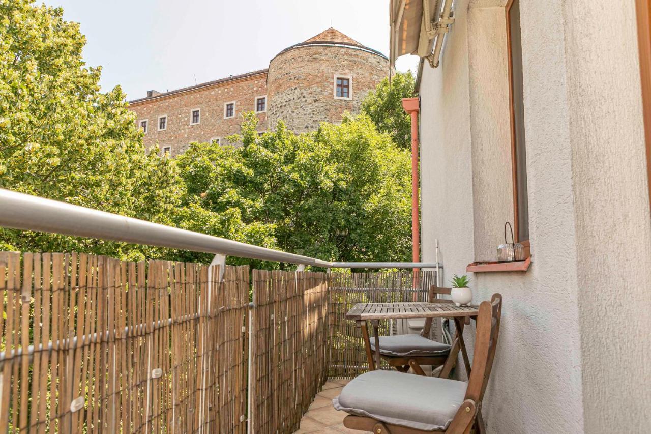 Castle View Apartment With Free Parking Bratislava Buitenkant foto