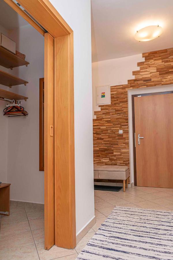 Castle View Apartment With Free Parking Bratislava Buitenkant foto