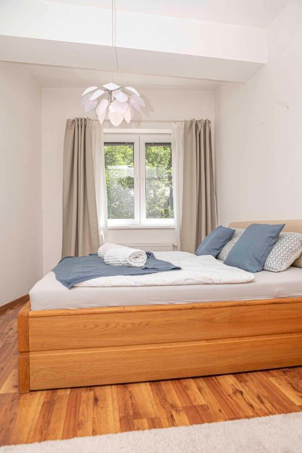 Castle View Apartment With Free Parking Bratislava Buitenkant foto