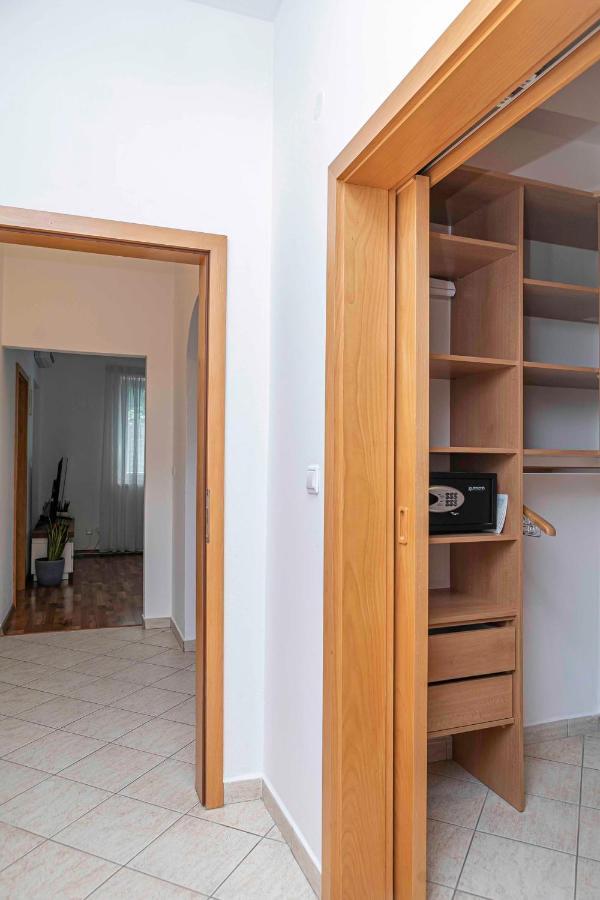Castle View Apartment With Free Parking Bratislava Buitenkant foto