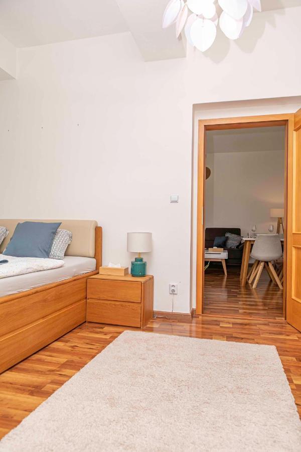 Castle View Apartment With Free Parking Bratislava Buitenkant foto