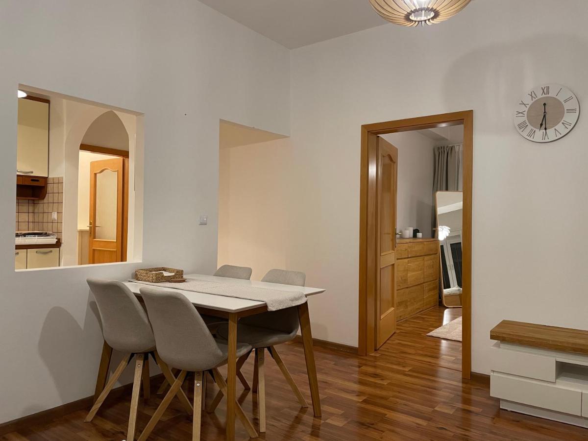 Castle View Apartment With Free Parking Bratislava Buitenkant foto
