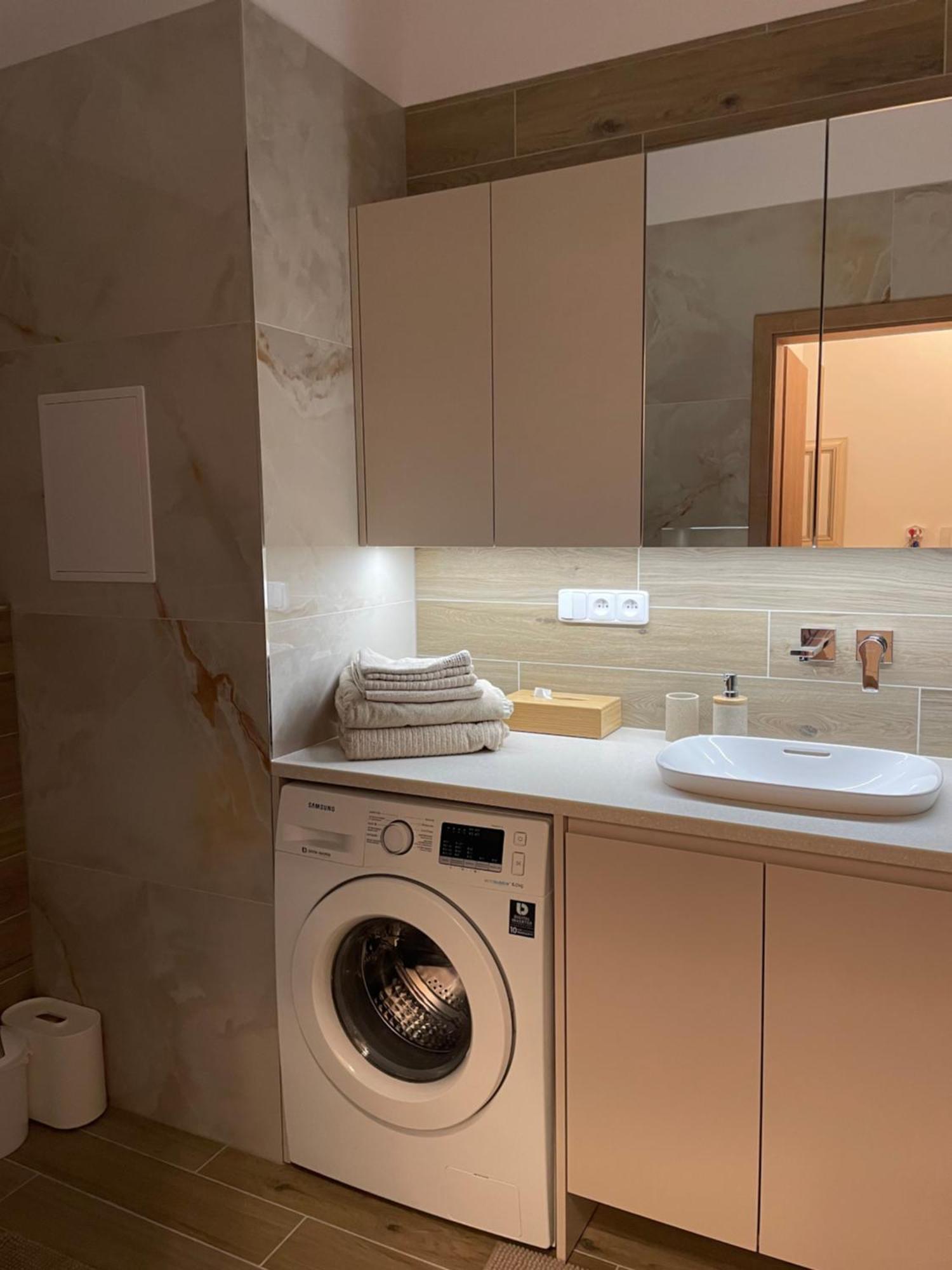 Castle View Apartment With Free Parking Bratislava Buitenkant foto