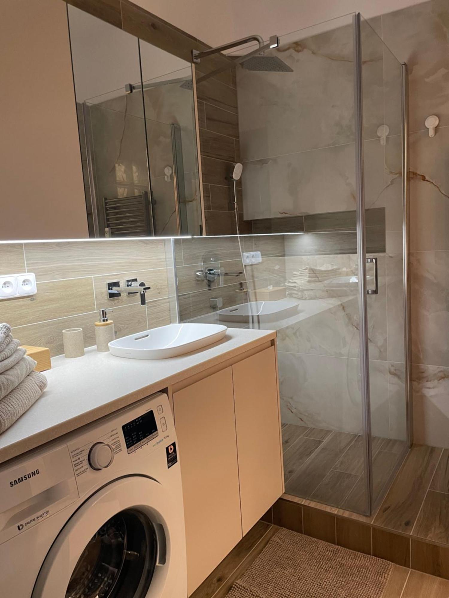 Castle View Apartment With Free Parking Bratislava Buitenkant foto